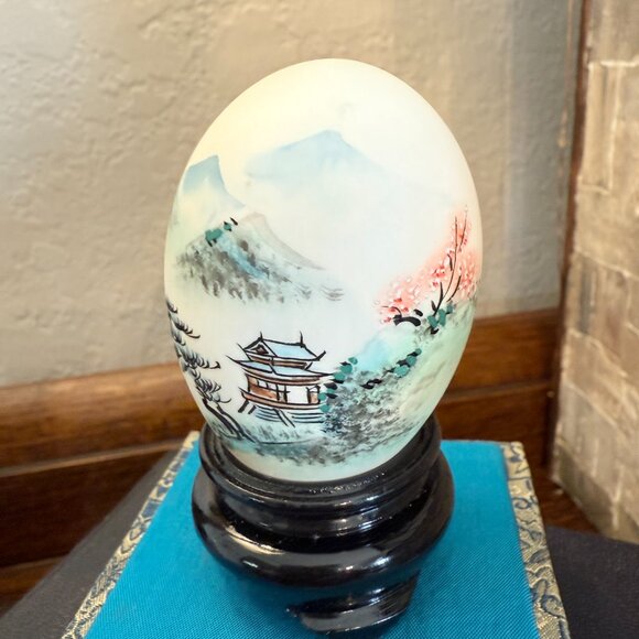 Vintage Oriental Hand Painted Egg in Glass Case - Picture 4 of 16